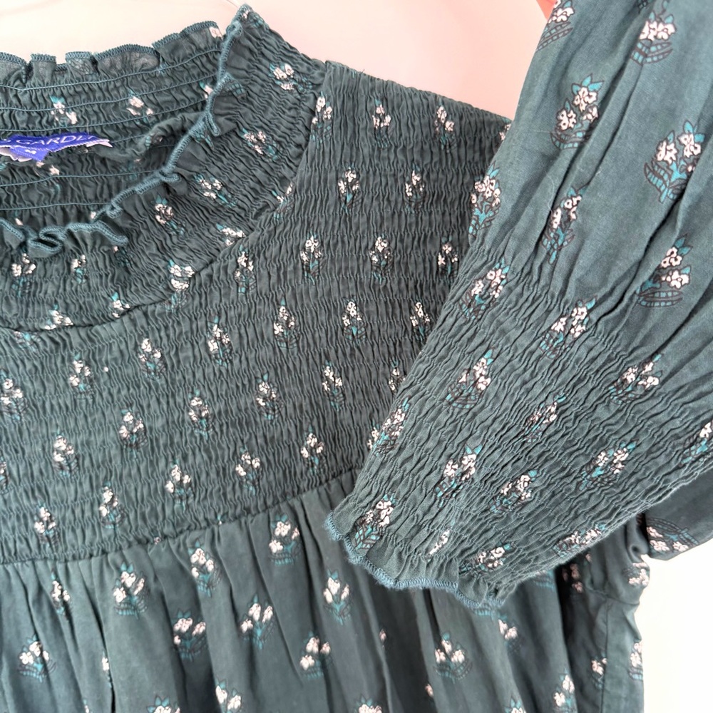 RO’S GARDEN Smocked Indira Gama Top in Dark Green Floral - Picture 5 of 9